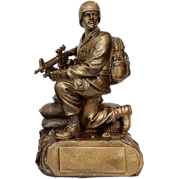מגן/פסל חייל לוחם 