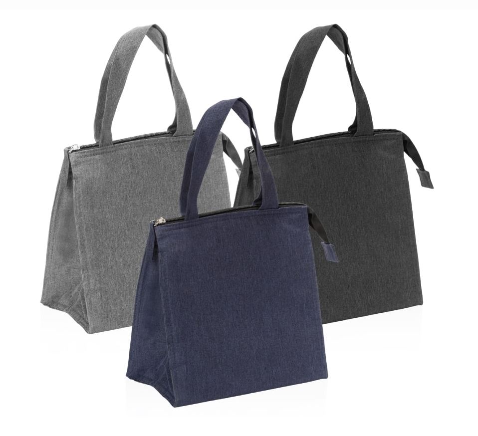 קול - צידנית אישית בעיצוב קלאסי 24.5x16x24.5 ס"מ.
סגירת רוכסן. 
עם זוג ידיות נשיאה. 