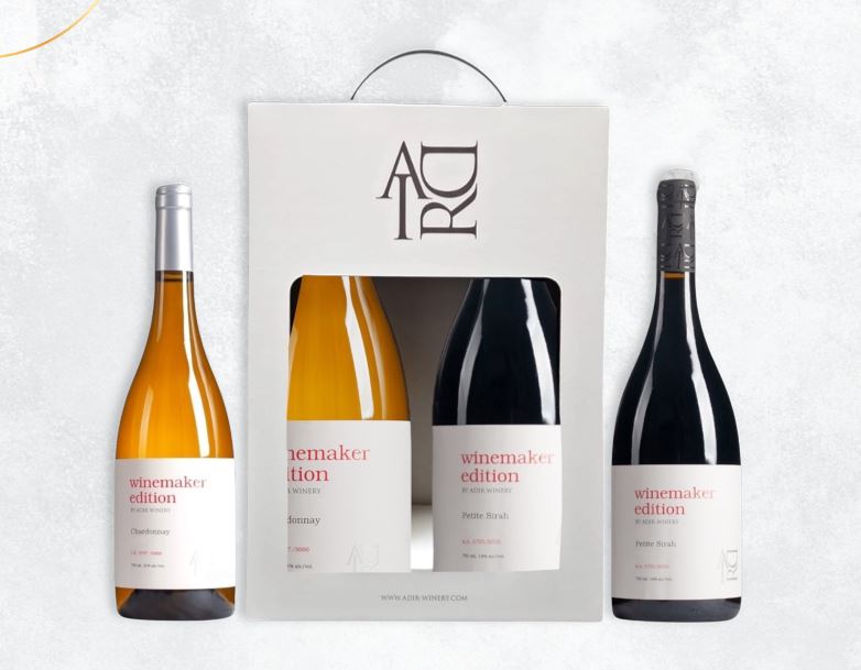 מארז המכיל: 
יין אדום יבש פטיט סירה edition winemaker יקב אדיר 750 מ