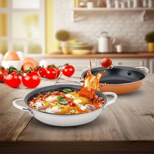 זוג מחבתות שקשוקה לשימוש מופחת בשמן.
בטוחים לשימוש.
חלוקת חום שווה ויעילה.
ידיות מבודדות חום.
מתאים לכל סוגי הכיריים.
חזקים במיוחד ועמידים.
מתאים לשימוש בתנור.