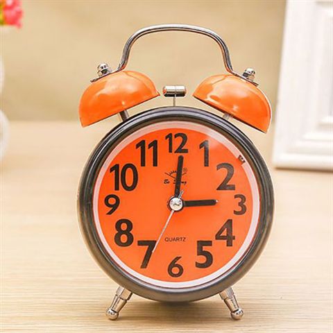 שעון מעורר קטן.
8 ס