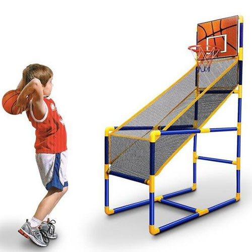 מתקן משחק כדורסל רצפתי. 
כולל 1 מיני כדורסל מתנפח (מגומי) ומשאבה לניפוח + רשת לשמירה על הכדור (שלא יעוף הצידה).
מידות: גובה: 140 ס”מ, אורך: 89 ס”מ, רוחב: 46 ס”מ.