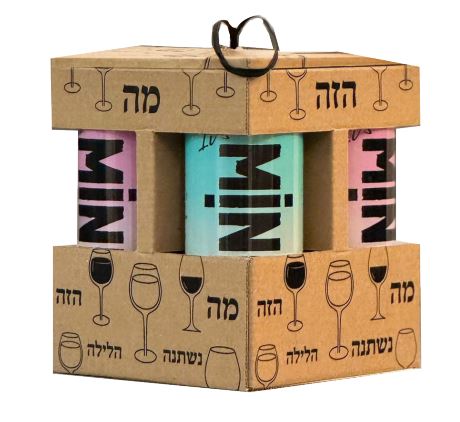 מארז 4 כוסות - 
4 פחיות יין (2 רוזה + 2 לבן) עם הגדה ממותגת. 