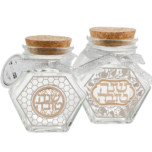 כלי לדבש מזכוכית. 
אורך/גובה: 8 ס״מ.
רוחב: 6 ס״מ.