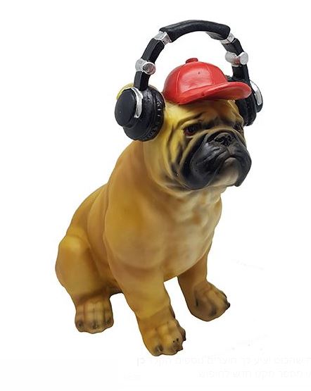 פסל קופת חיסכון כלב "פאג" עם אוזניות וכובע מצחיה אדום  22x19x12 ס"מ.