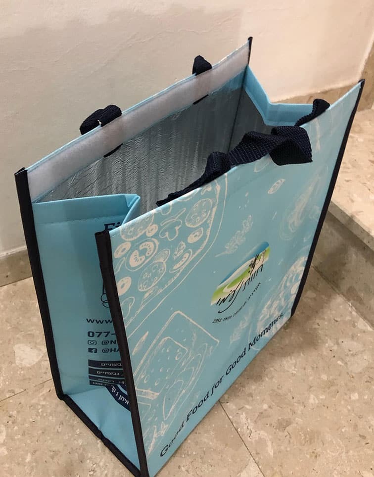 תיק אלבד צידנית עם למינציה. 
חומר בידוד לשמירת חום/קור. 

מידות: 19×32×37.5 ס
