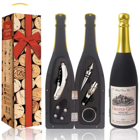 סט אביזרים ליין בבקבוק שמפניה. 
סט  חלקים מרהיב ומיוחד.
כולל סכין גילוף, פותחן, חבק, משפך ופקק אטימה.