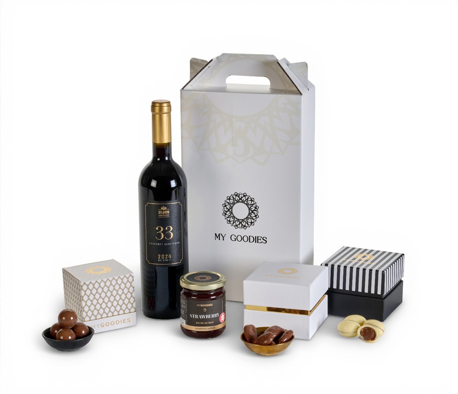 מארז סאן לבן - מכיל: 
יין אדום ישראלי, קברנה סובניון, 750 מל