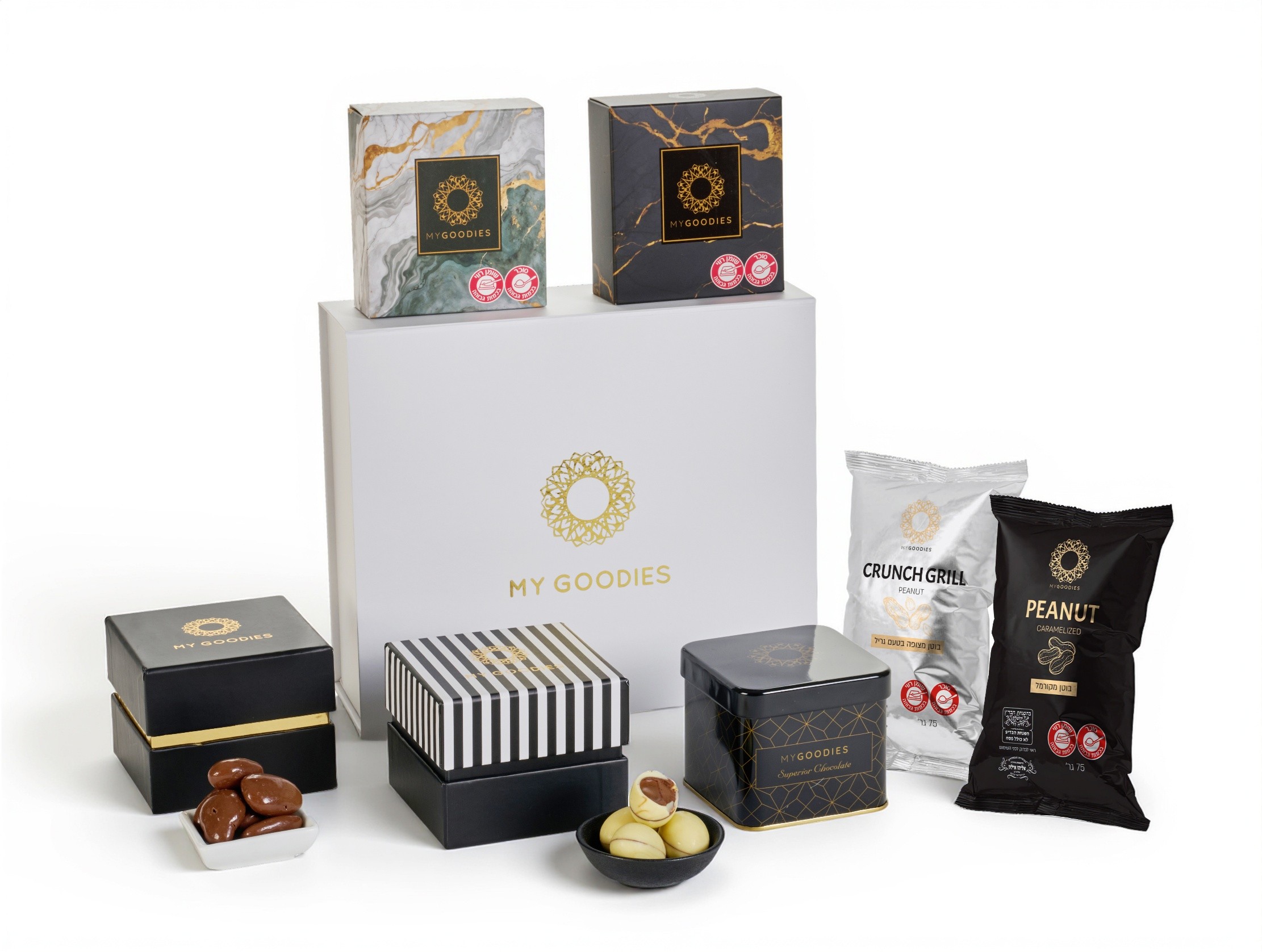 מארז שביט לבן - מכיל: 
ארגמן – קופסת פח המכילה אגוזי פקאן מקורמלים בעיטוף שוקולד חלב.
קורל – אגוזי פקאן מקורמלים בעיטוף שוקולד שיש (שוקולד לבן ומריר).
קורל – פרליני שוקולד חלב עם קרם פיסטוק וקקאו.
ספיר – שקד בעיטוף שוקולד חלב.
ספיר - אגוזי קשיו בעיטוף שוקולד לבן ונגיעות קפוצ