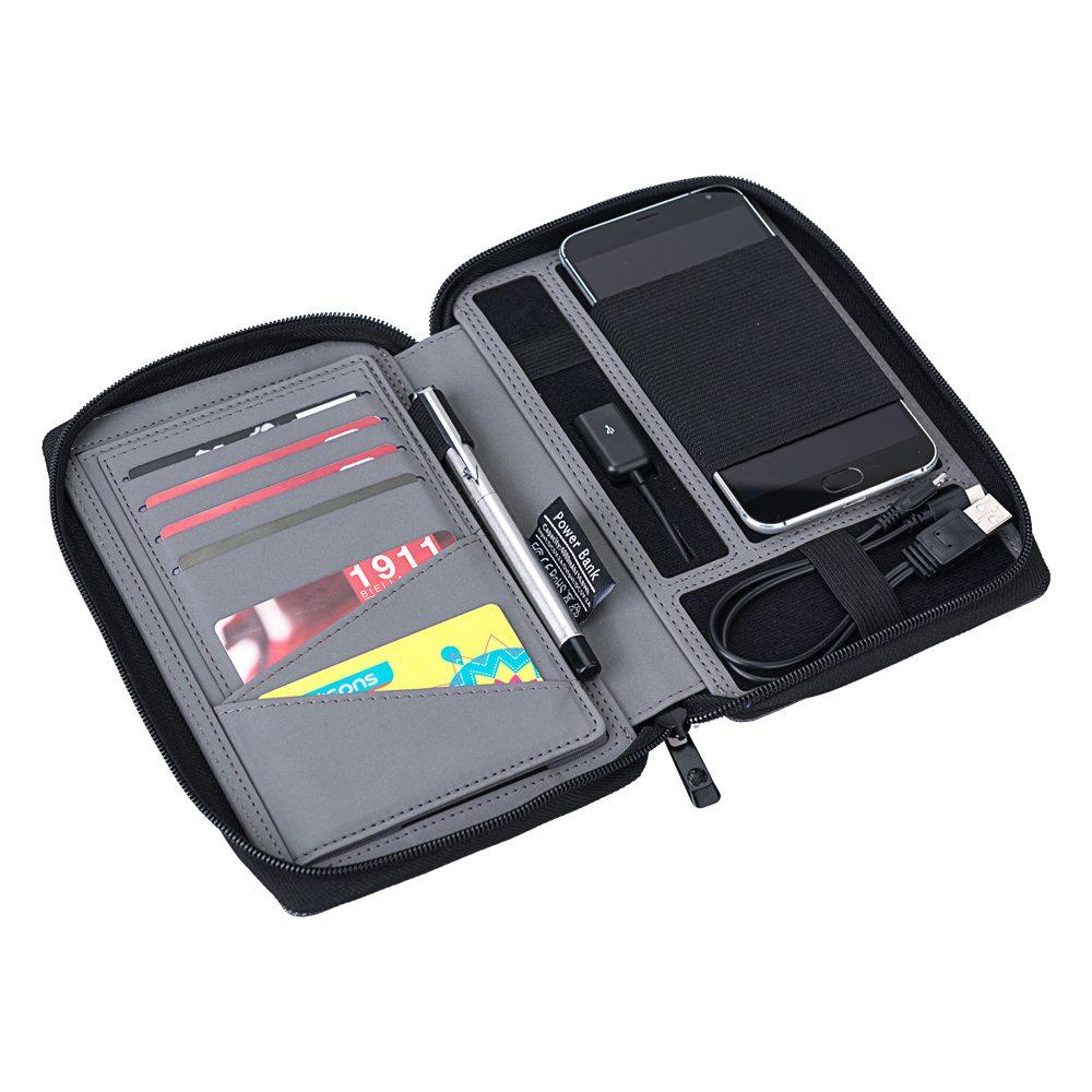 סיסטם - סוללת גיבוי מעוצבת 4000 MAH במארז דמוי עור.
נרתיק נסיעה יוקרתי עם מגוון כיסי איחסון לכרטיסי טיסה, דרכון ומסמכים נוספים עם סוללת גיבוי מובנית ותא למכשיר הסלולרי, בעל נורות חיווי על גבי הנרתיק עצמו לתצוגה נוחה וקלה של מצב הסוללה. 
מתאים למגוון טלפונים ניידים.
צג דיגיטלי.