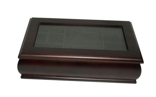 קופסה לתכשיטים מעץ.
מידות: 27.5x16.5 ס