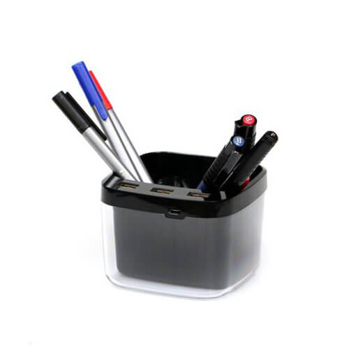 כוס עם תאורת LED הכוללת שלושה מפצלי usb. 
מוצר שימושי למשרד.