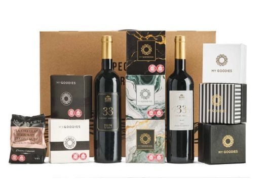 טעמים של יוקרה - מארז מזוודה מהודר המכיל:
קברנה סוביניון יין אדום יבש, 750 מ