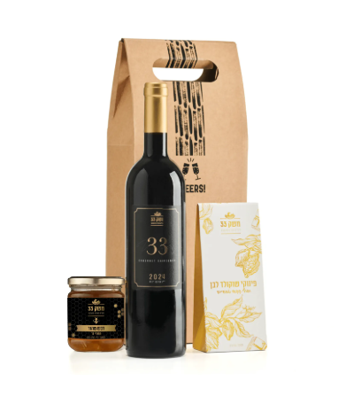 נגיעה של חג - חבילת שי לחג הכוללת: 
קברנה סוביניון יין אדום יבש, 750 מ