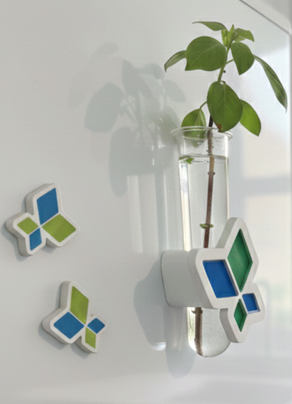 אגרטל מגנטי בעיצוב מותאם - אגרטל ייחור עם גב מגנטי, ניתן לפיתוח בצורת לוגו, אייקון או אלמנט גרפי.  