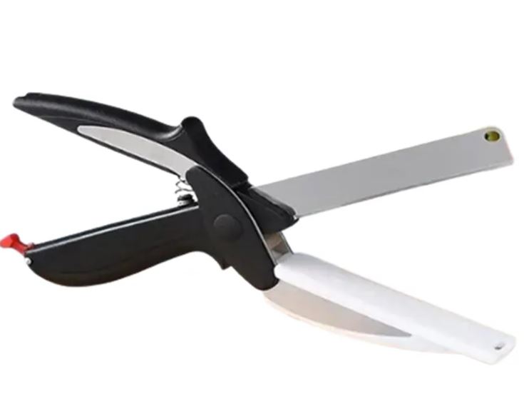 SMART CUTTER - מספריים למטבח – סכין בשילוב קרש חיתוך. 
סכין חדה בשילוב קרש חיתוך לחיתוך מהיר, קל ונוח ישירות לסיר או לצלחת. 
להב הסכין עשוי פלדת אל-חלד איכותית, ידית ארגונומית לאחיזה נוחה ומותאמת לכף היד, מגיע עם תופסן בטיחות – המשאיר אותו סגור ומונע סכנה.