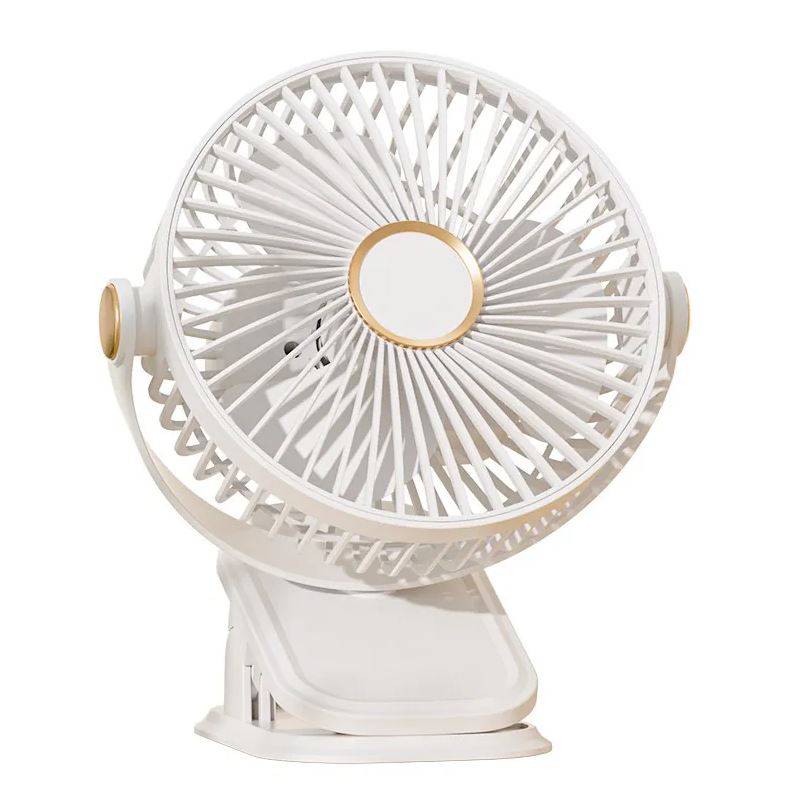 מאוורר קליפס נטען USB + תאורה. 
נטען בקלות – עם חיבור USB אוניברסלי. 

כפתור להפעלה וכיבוי + להפעלת תאורה.

תאורה LED עדינה מובנית.
5 דרגות עוצמה.
קליפס חזק ונוח – נתפס בקלות על שולחנות, מדפים, מיטות תינוק, עגלות ועוד. 
ראש מתכוונן – ניתן לסובב ולהטות בזוויות שונות כדי לכוון את הרוח בדיוק לאן שצריך. 