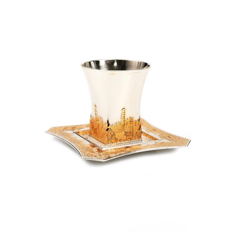 כוס קידוש ירושלים + תחתית עשוי ממתכת בציפוי כסף. 