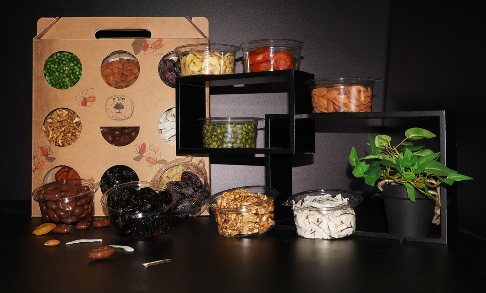 מארז סביון - מכיל: 
שזיפים מיובשים, משמשים אוזבקיים, תמרים מג