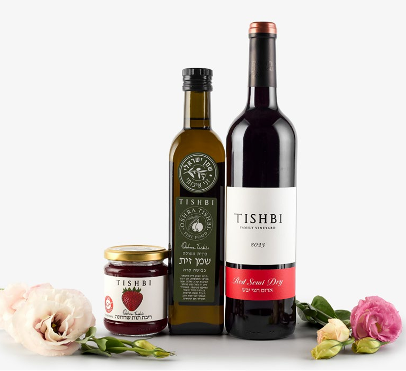 מארז הכולל: 
יין תשבי אדום חצי יבש. 
שמן זית 500 מ