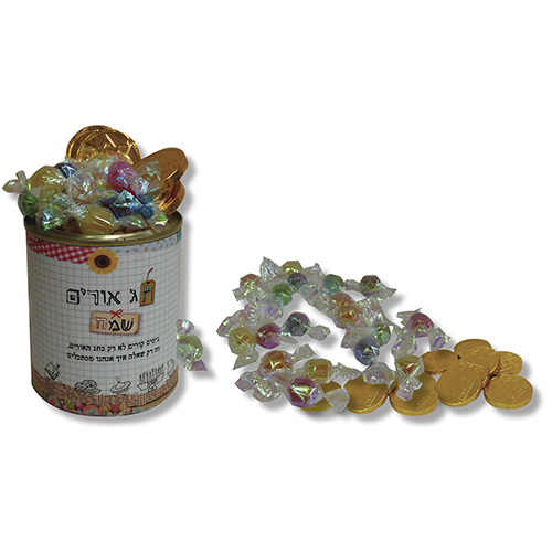 פחית חנוכה עם מטבעות וסוכריות - 
פחית עם 8 מטבעות שוקולד ו-15 סוכריות יהלום. 
גודל הפחית 8×7.5 ס”מ.