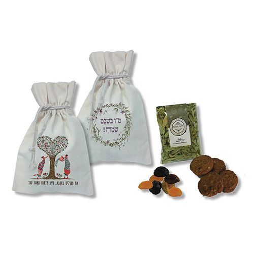 מארז אלה לטו בשבט – המארז מכיל שקית כותנה עם 4 עוגיות, 100 גרם פירות יבשים וחליטת צמחים
גודל השקית 24×17 ס"מ. 